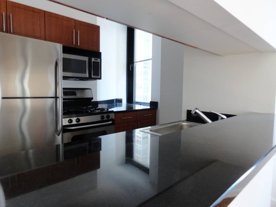 No Fee Financial District Massive Conv 3 Bedroom w/ Two Baths for Rent - One Month Free!