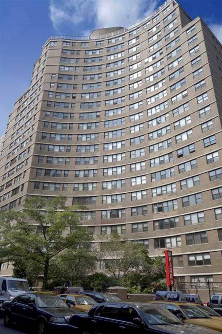 Murray Hill Jr4 Coop Apartment for Sale - High Floor with Balcony! Will go quickly! Contact us now
