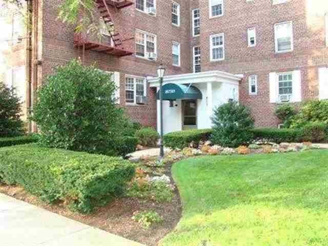 WELCOME TO WOODCLIFF GARDENS PARK VIEW COMPLEX - 1 BR Condo New Jersey