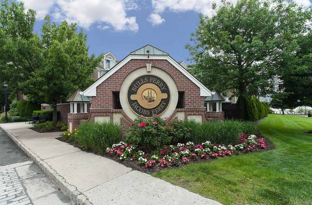 Best located Essex town home in the community steps from the water boasting midtown manhattan view's