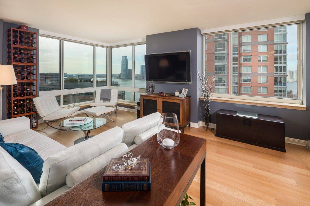 BATTERY PARK CITY: GORGEOUS 2 BEDROOM WITH RIVER VIEW!