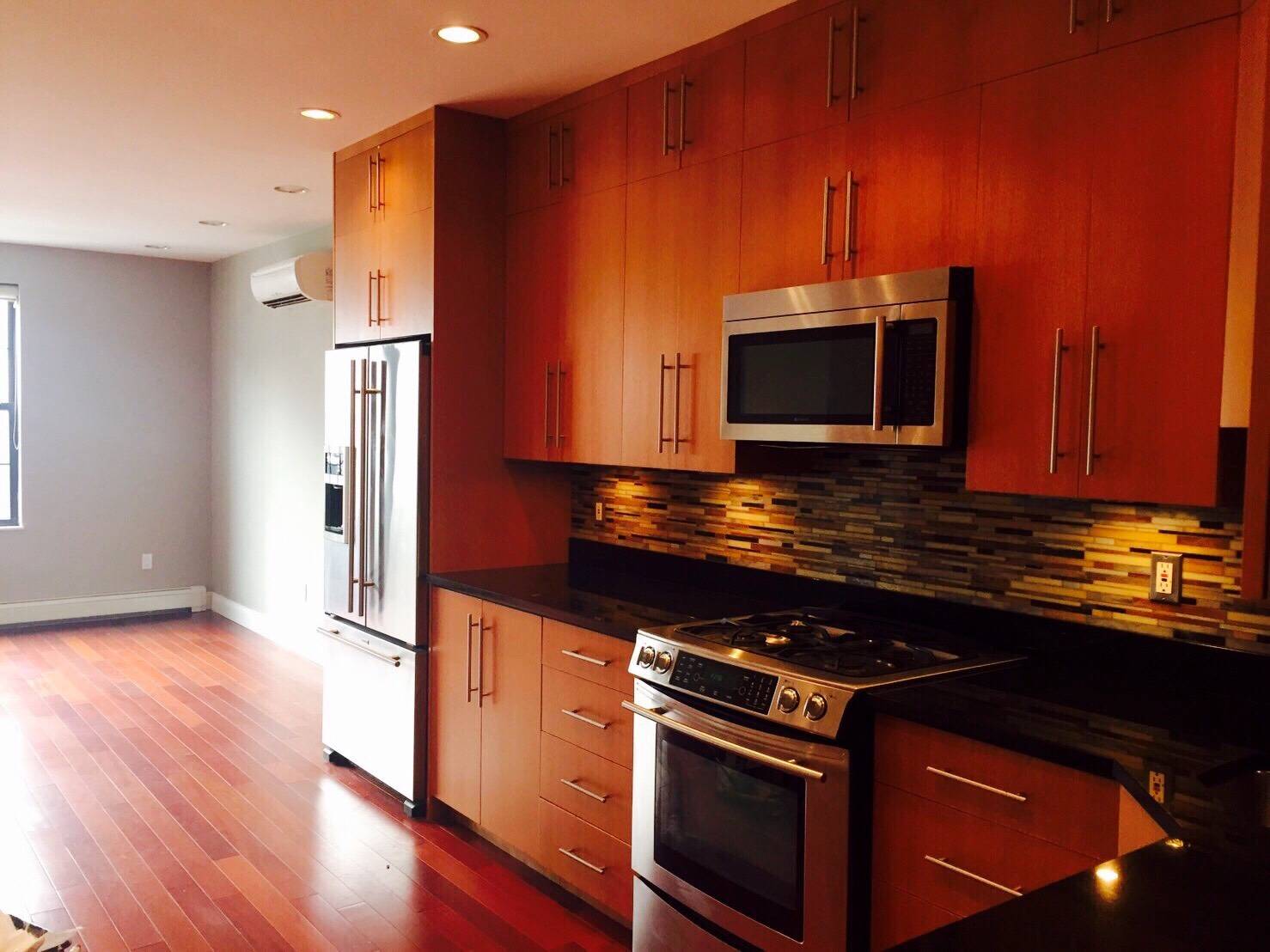 NEW!!! Astoria(Broadway) Elegant 2BATHS. Only 1 block away from subway, Laundry in the APT!!