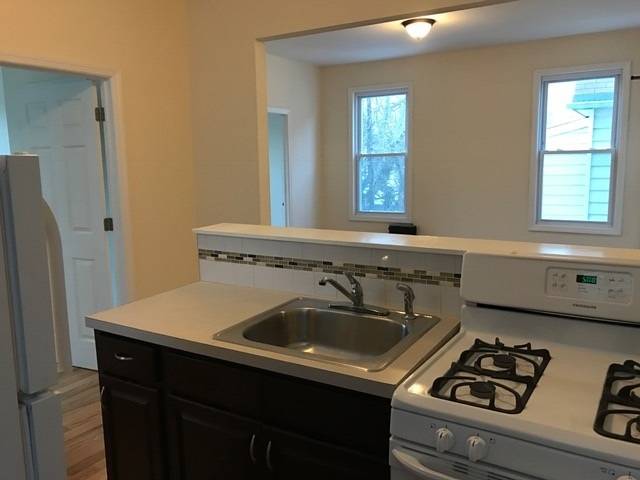 Nicely renovated 2bed/1 bath boasts natural light - 2 BR New Jersey