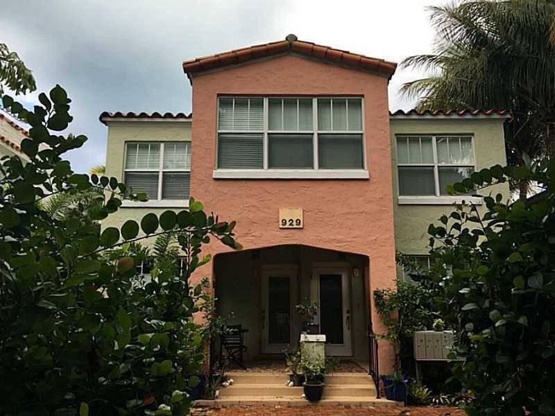 Miami Riches Real Estate presents remodeled 2bed/2bath+den in south beach