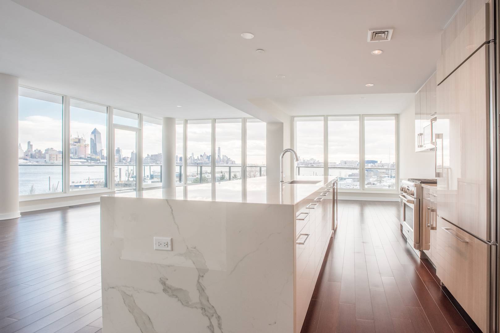 Massive Manhattan Views from This Stunning 3 bed 3.5 bath Corner Unit