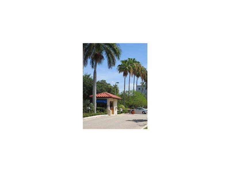 COMPLETELY REMODELED 2/2 WITH NEW KITCHEN - Ocean Village Condo 2 BR Condo Miami Beach Miami
