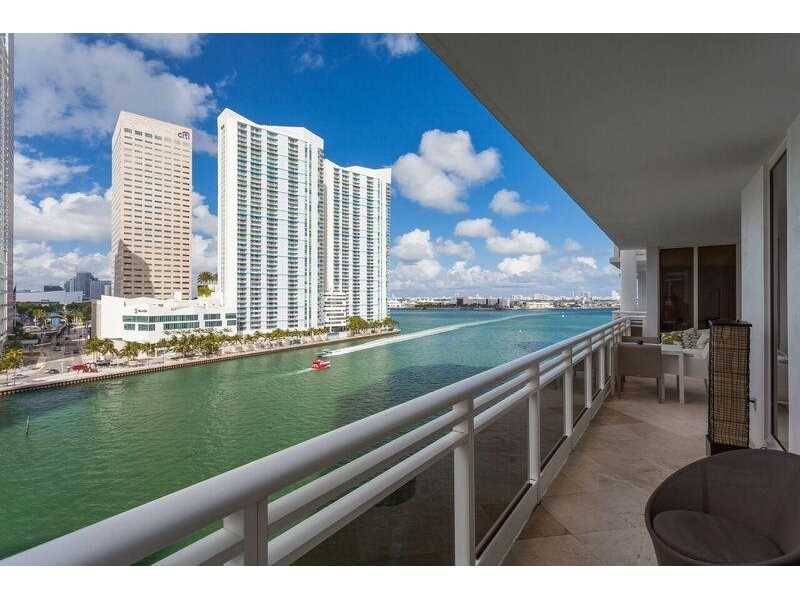 Enjoy the magnificent City and Bay views from this spectacular 05 line at Carbonell in prestigious Brickell Key Island