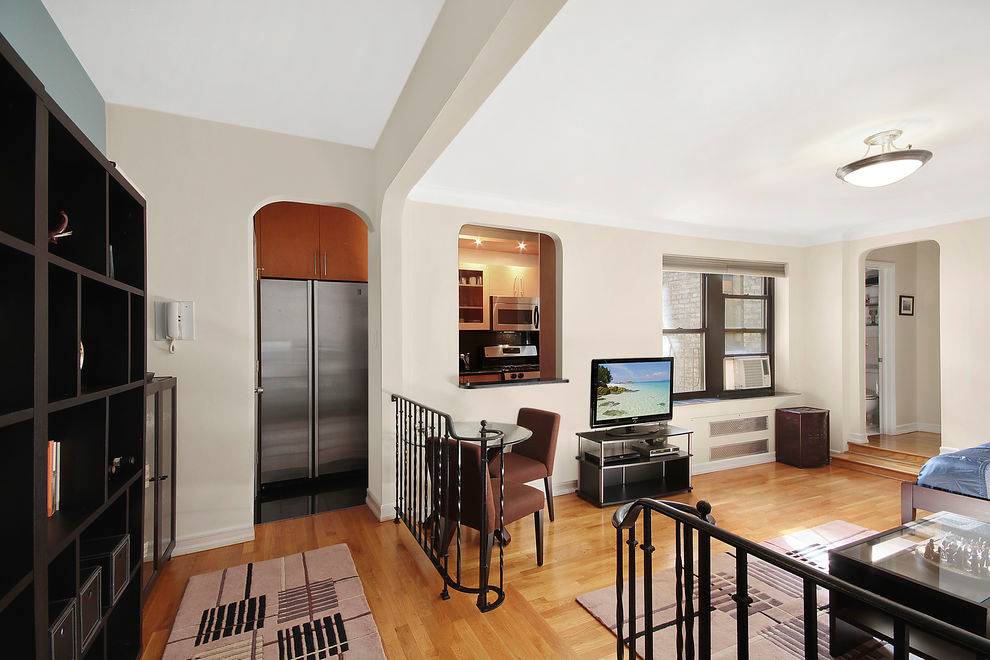 UPPER WEST SIDE NEWLY RENOVATED CHARMING STUDIO