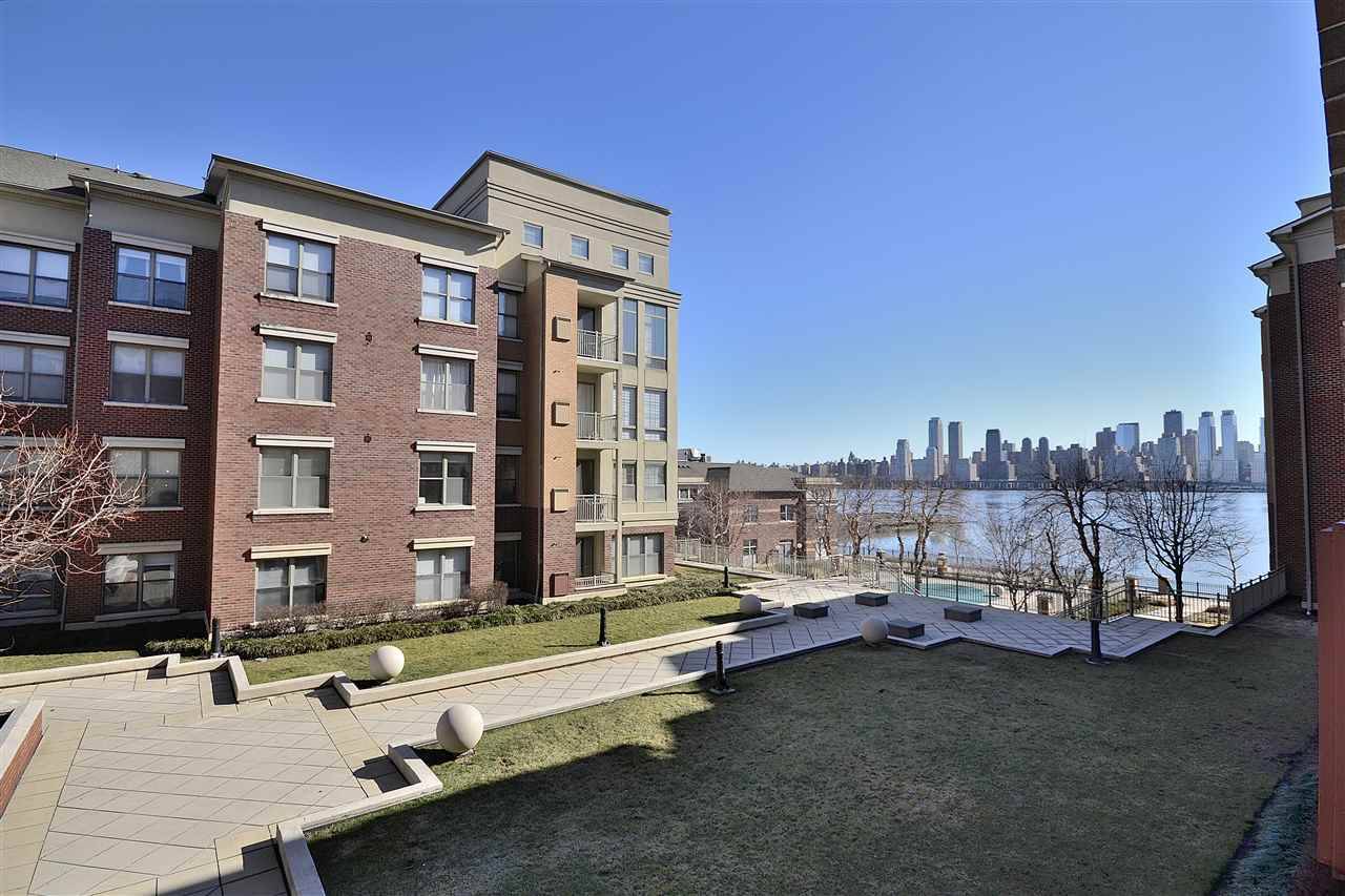 Beautiful 1 BD / 1 BA condo in the luxurious waterfront community of Hudson Club at Port Imperial