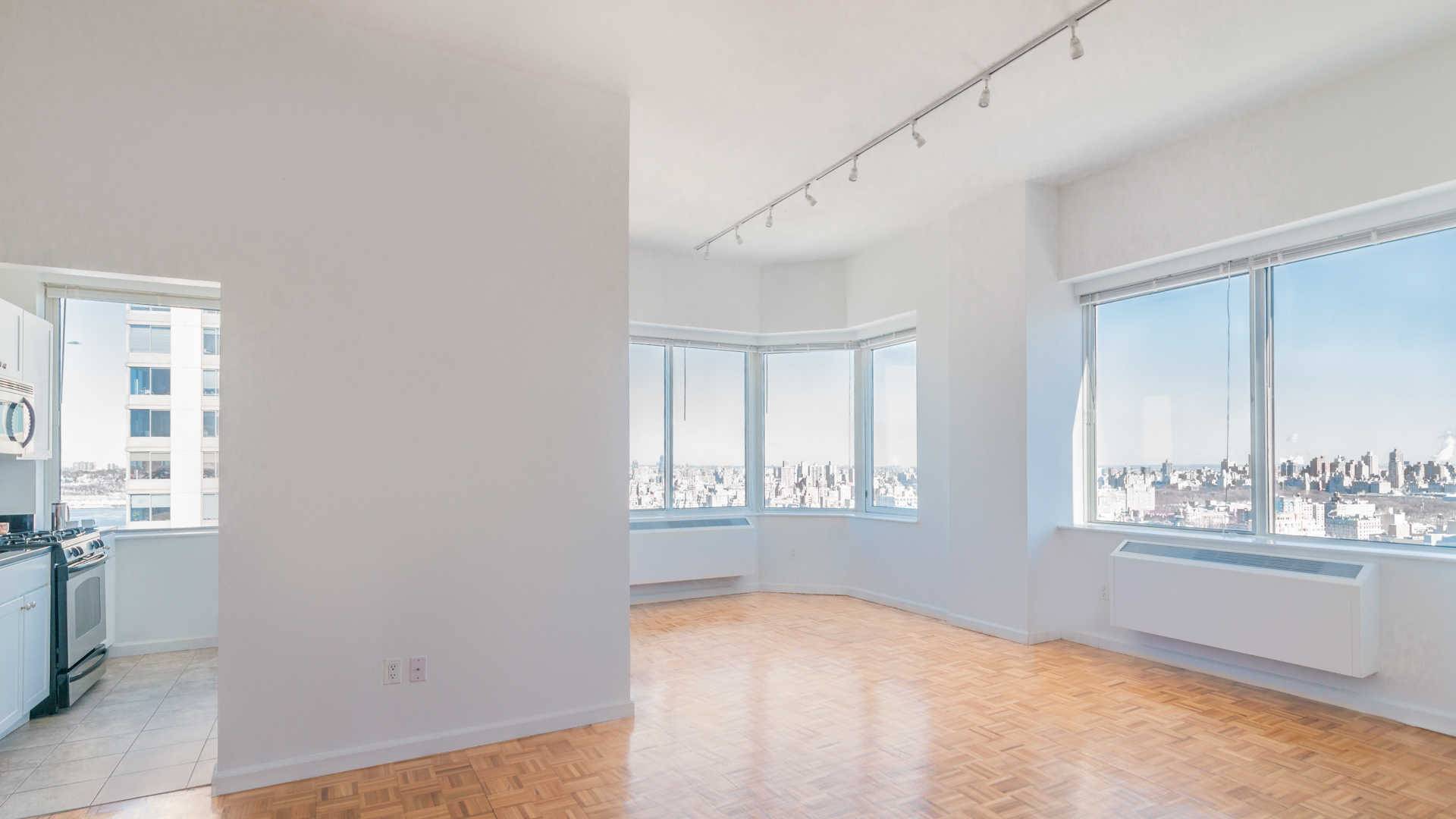 Luxury 2be/2ba on Upper West Side at  hire rise building.
