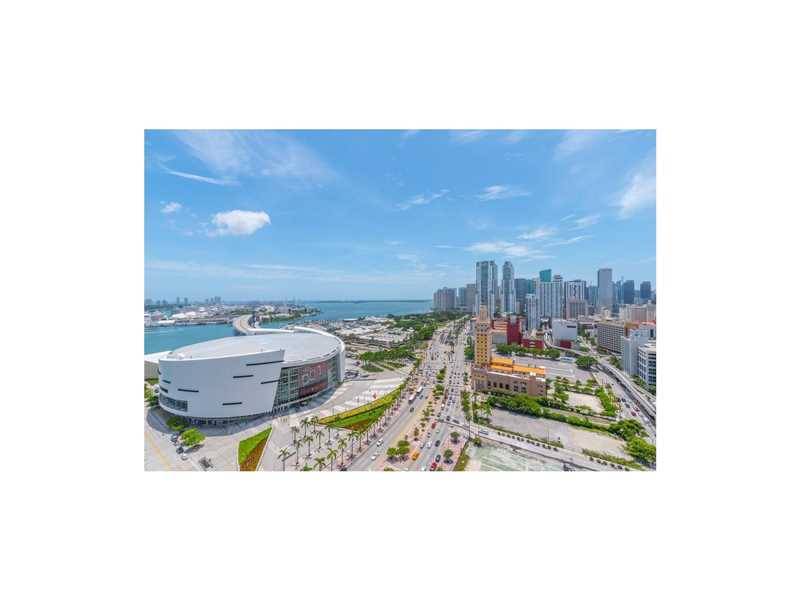 MILLION DOLLAR VIEWS AT HALF THE PRICE - Marina Blue 2 BR Condo Brickell Miami