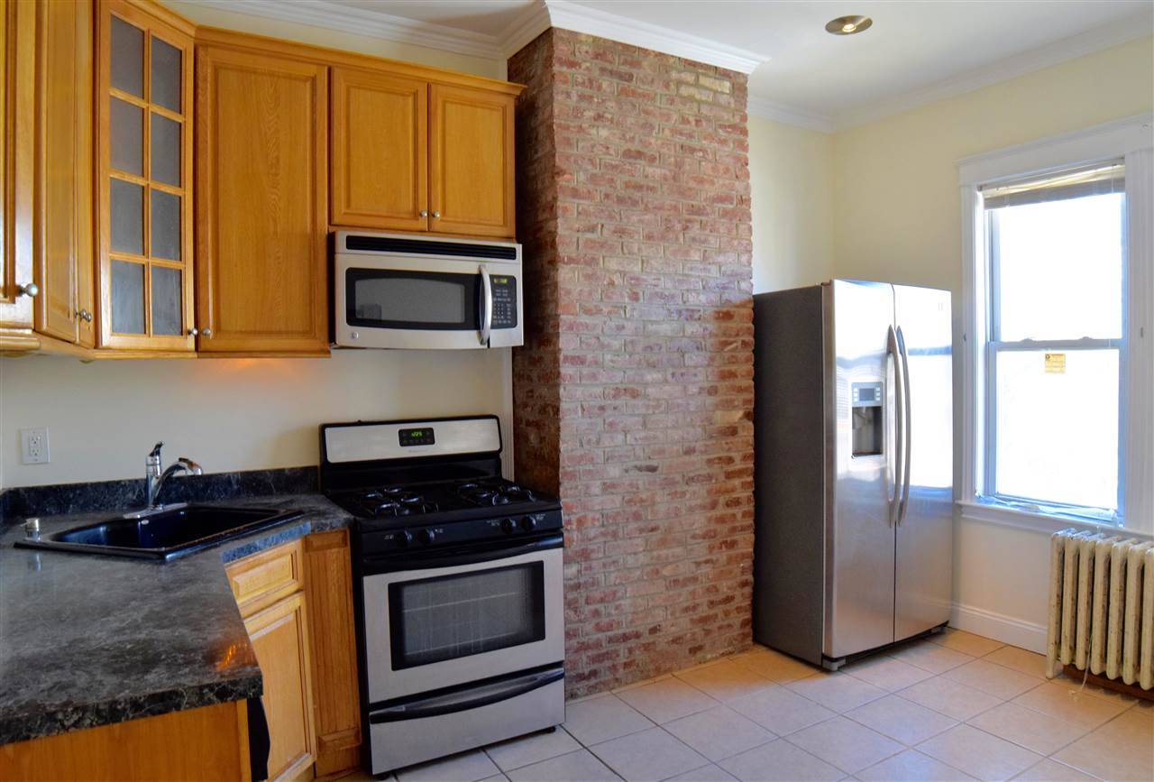 Charming 3 bed 1 bath with large shared backyard - 3 BR Bergen Lafayette New Jersey