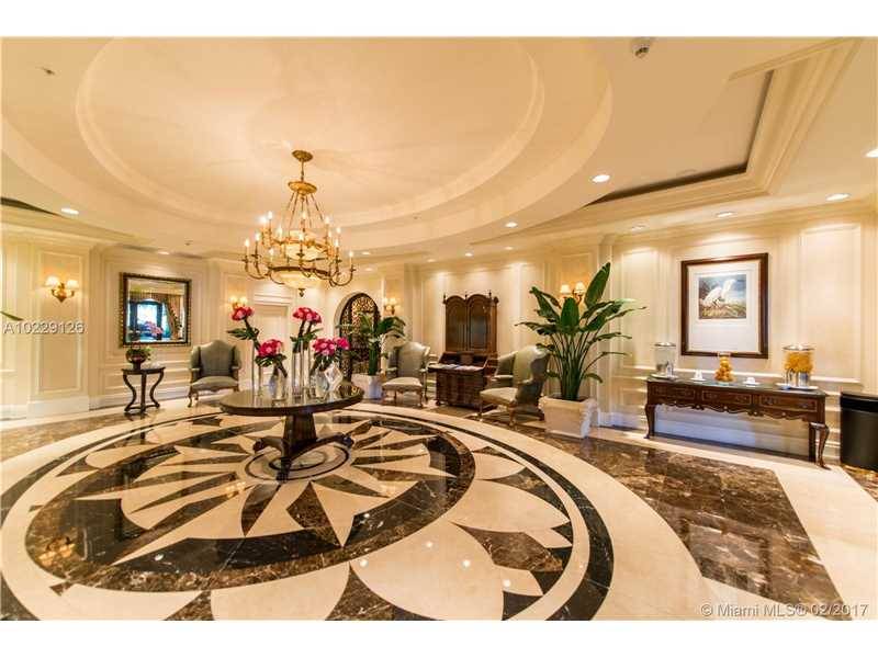 Stunning Ritz-Carlton residence in the heart of the Grove village