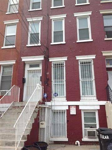 Two bedroom duplex unit located close to Claremont Light rail station