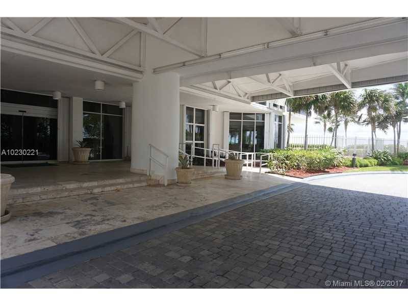 Updated unit with beach view from all rooms - Sands Pointe 2 BR Condo Sunny Isles Miami