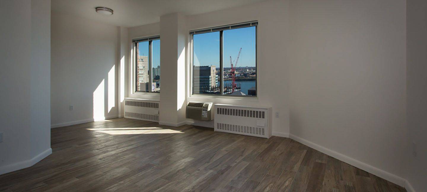INCREDIDIBLE FIND! TWO BED, ONE AND A HALF BATH IN GORGEOUS KIPS BAY WITH VIEWS OF THE EAST RIVER AND MIDTOWN MANHATTAN SKYLINE IN LUXURY BUILDING. NO FEE!!!!!!!