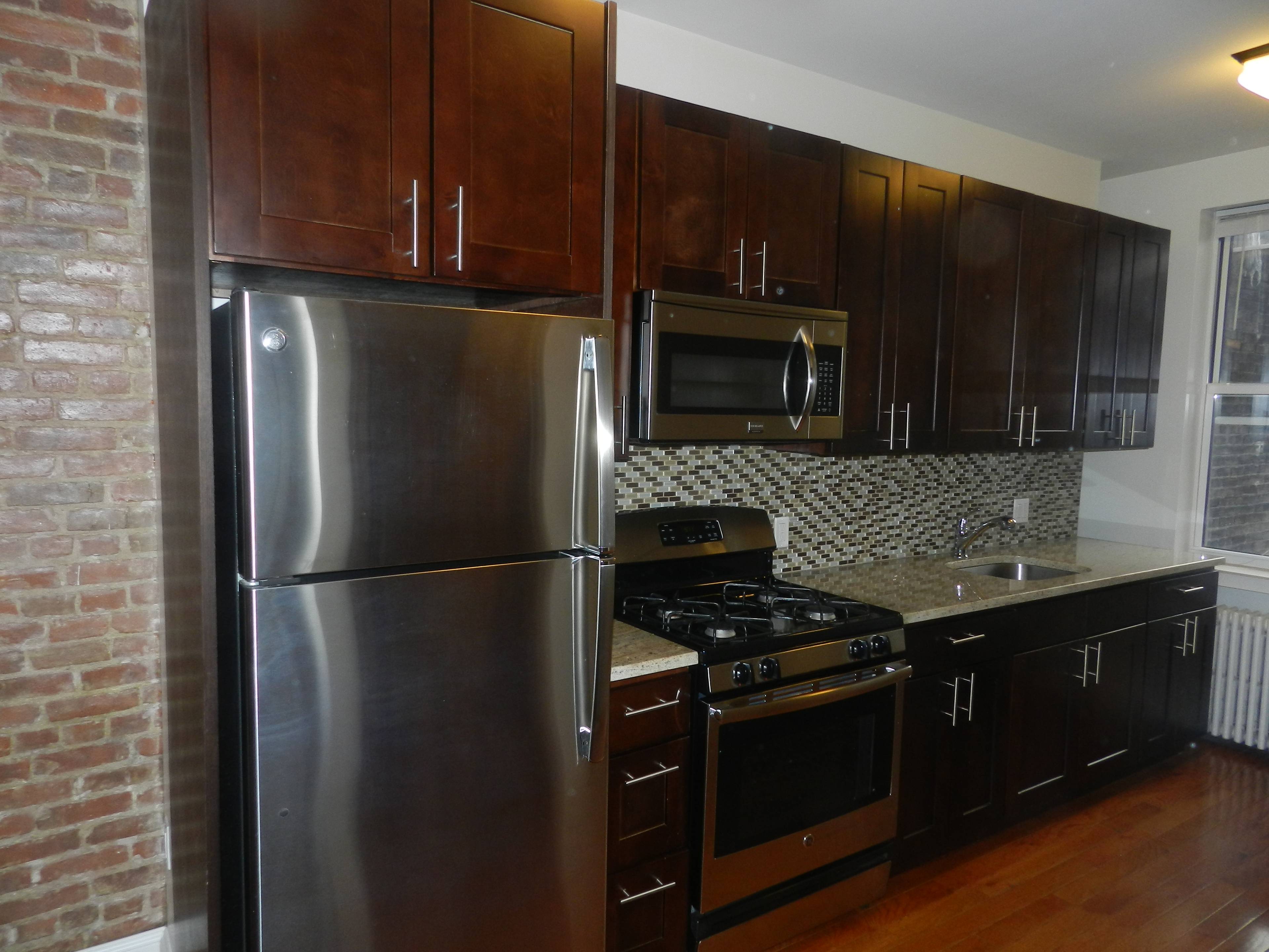 Stunning 1 Bedroom Apartment on Trendy Franklin Street, Greenpoint Waterfront!!