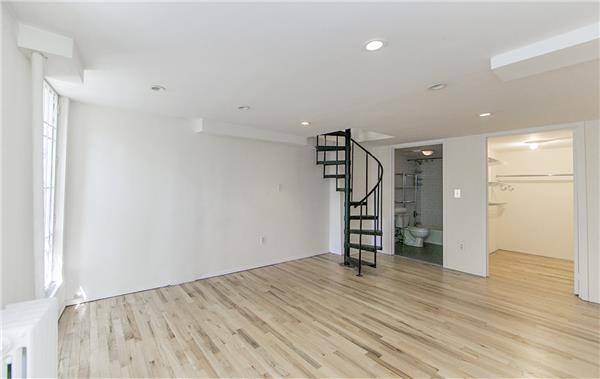 East Village: Large 1BR Duplex w/ walk in closet and private patio!!
