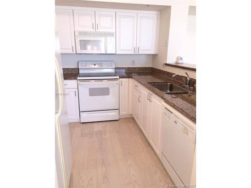 BRIGHT SPACIOUS 2BED/2BATH/1 ASSIGNED COVERED PARKING SPACE