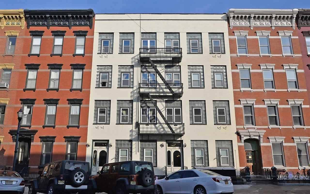 1 bedroom apartment in historic brownstone in uptown Washington Street location