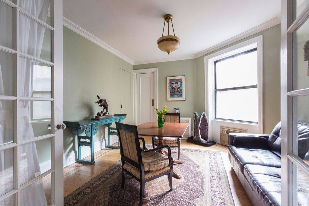 Classic Murray Hill 2 Bedroom Apartment with 1.5 Baths