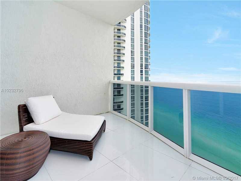Spectacular unit in Luxurious Trump Tower lll - TDR TOWER III CONDOUNIT 2 3 BR Condo Miami