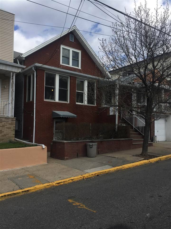 Newly renovated 2 bedroom in commuter friendly area of North Bergen