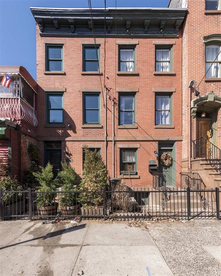 Located on a charming - 2 BR Historic Downtown New Jersey