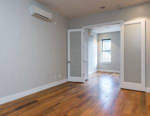 Greenpoint: Newly Renovated 3 bd