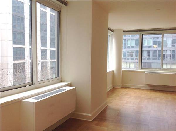 Luxury  3 bedroom and 3 bathroom  on Upper West Side at high-rise building.