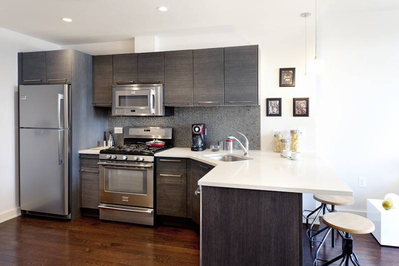 Astoria luxurious building! STUDIO. month and a half free, parking, pet friendly, balcony, rooftop, gym 24/7 concierge