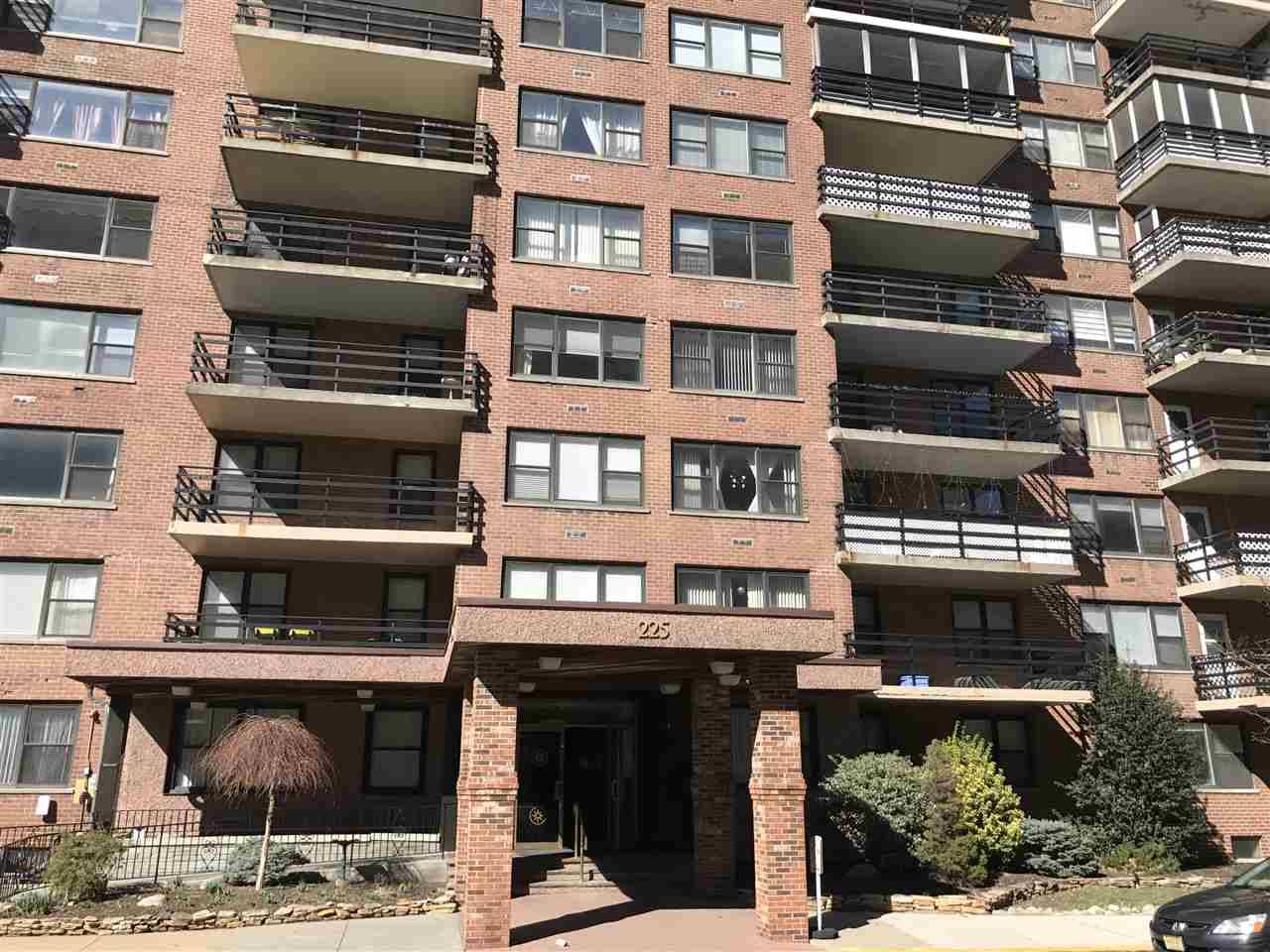 24-HOUR DOORMAN AND SECURITY - 1 BR Condo Journal Square New Jersey