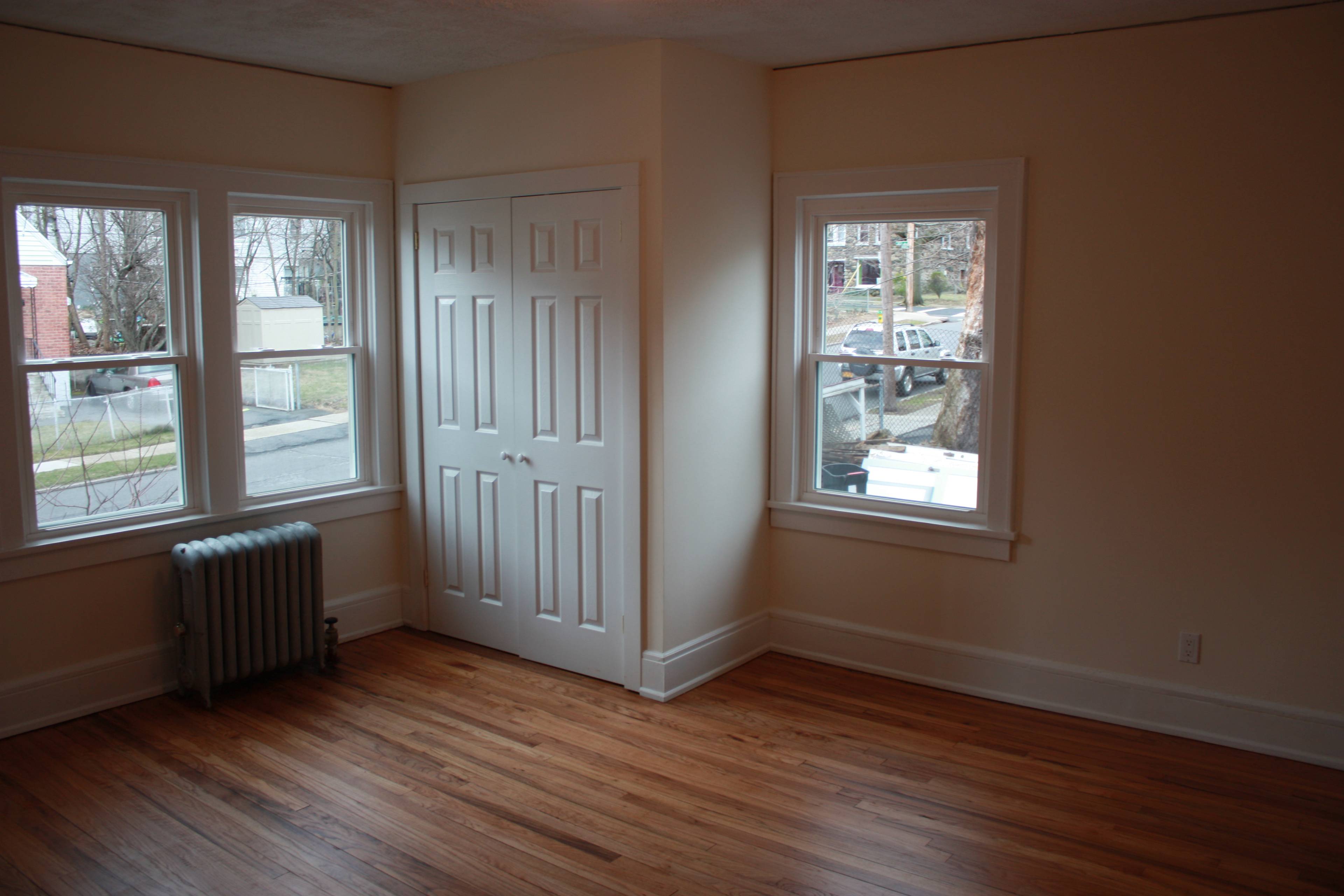 CHARMING TWO BEDROOM IN WHITE PLAINS IN WESTCHESTER! NEWLY RENOVATED BATHROOM AND KITCHEN