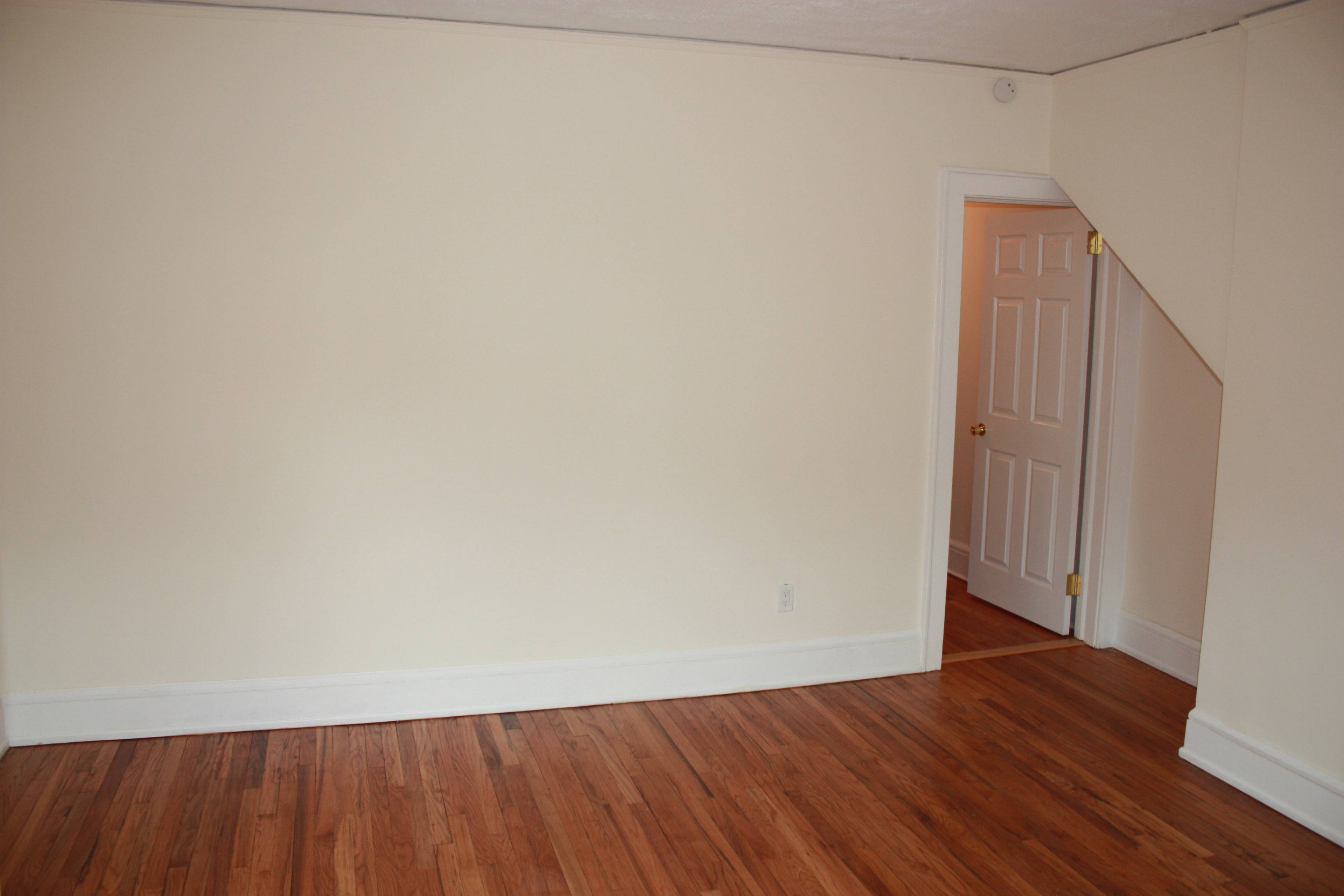 LOVELY TWO BEDROOM ONE BATH APARTMENT IN THE HEART OF WHITE PLAINS IN WESTCHESTER!!!!!!