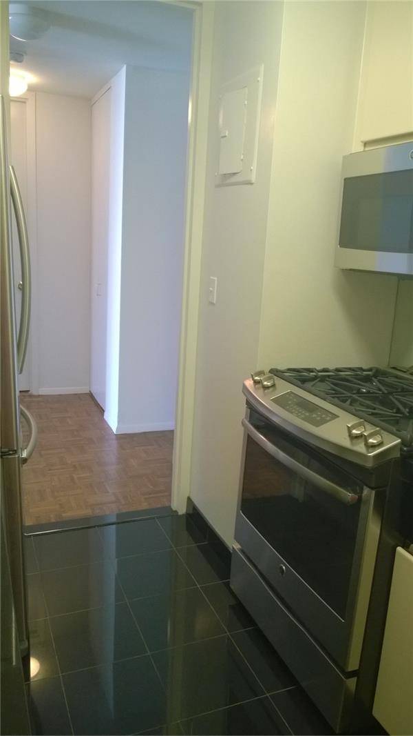 *NO FEE* BRIGHT ONE BEDROOM FOR RENT! UPPER EAST SIDE!