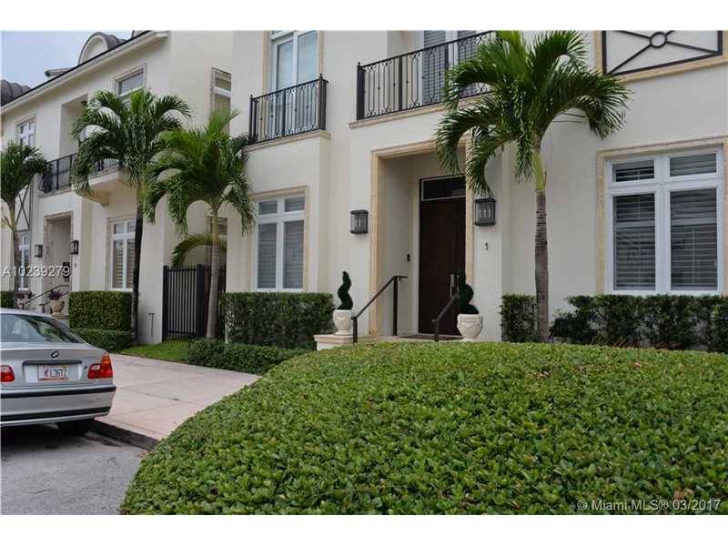 Exclusive townhouse located blocks away from Downtown Coral Gables