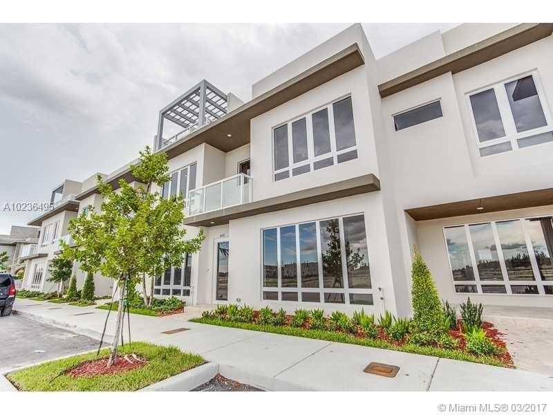 Gorgeous and modern 3 bedrooms / 4 bathroom townhouse