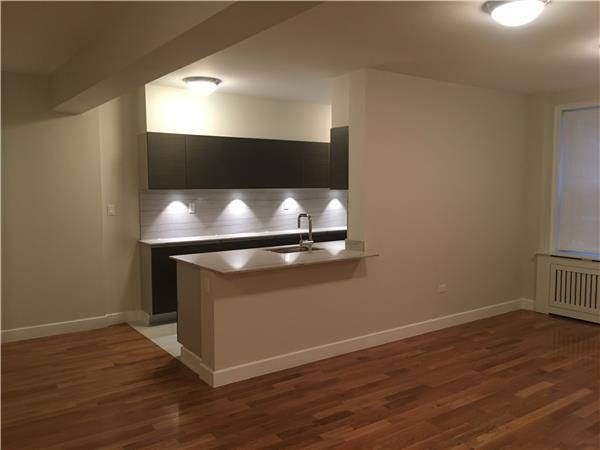 Chelsea: Spacious 2 Bedroom Newly Renovated Apartment