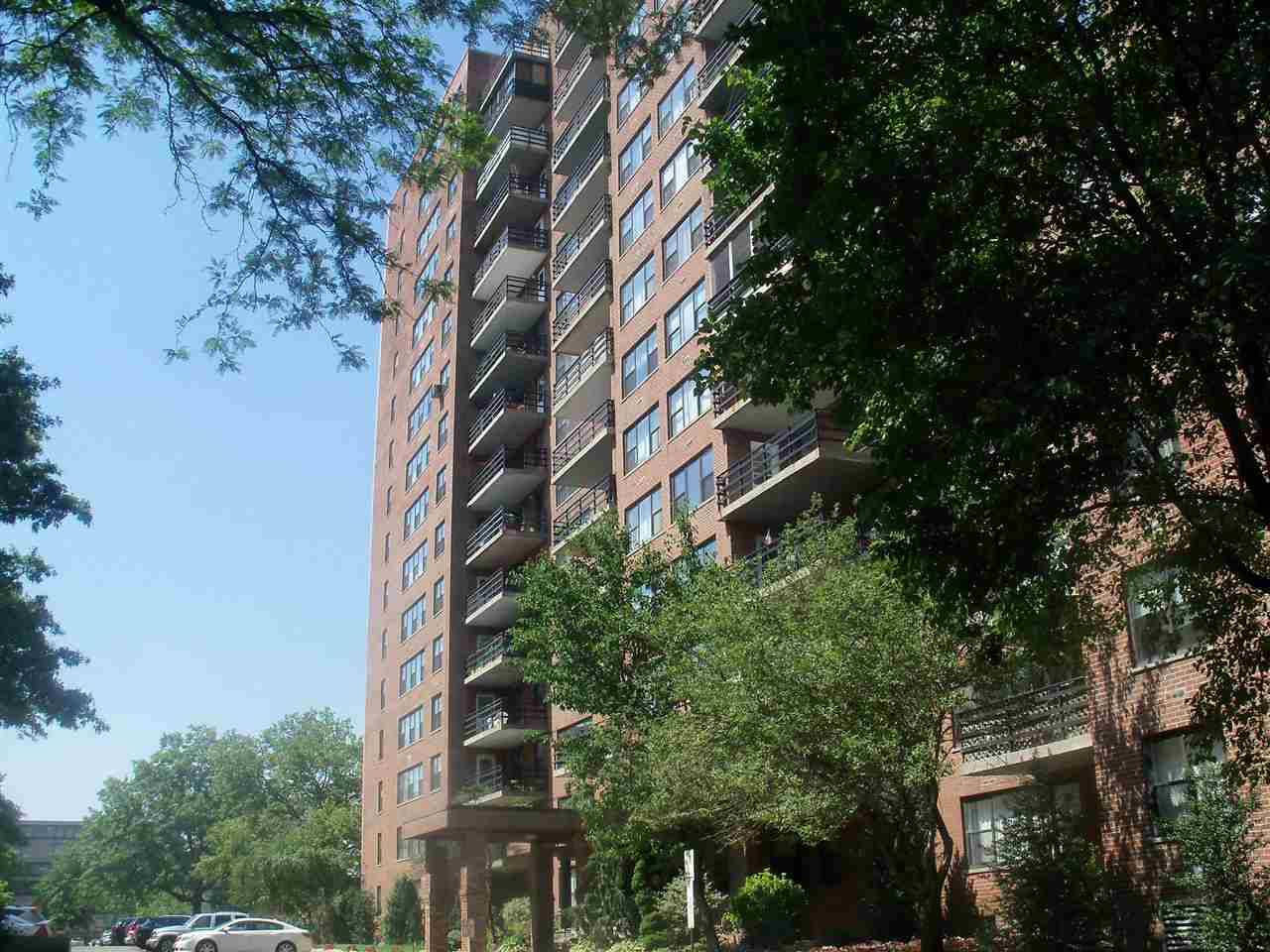 Large one bedroom condominium unit with terrace - 1 BR Condo Journal Square New Jersey