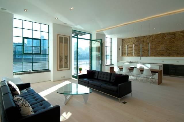 2 Bed Apartment on The River Thames