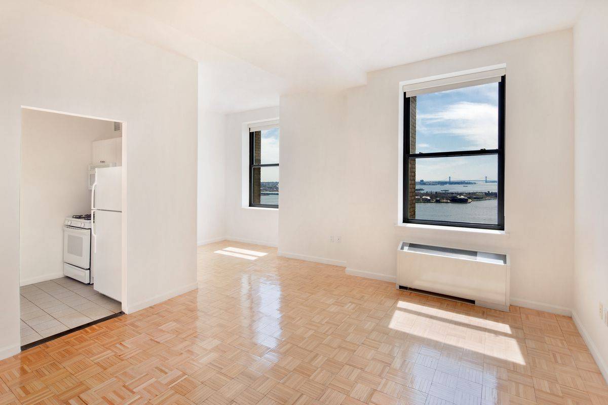 NO FEE Spacious and Newly Renovated 1 Bed with Water View in Financial District luxury building