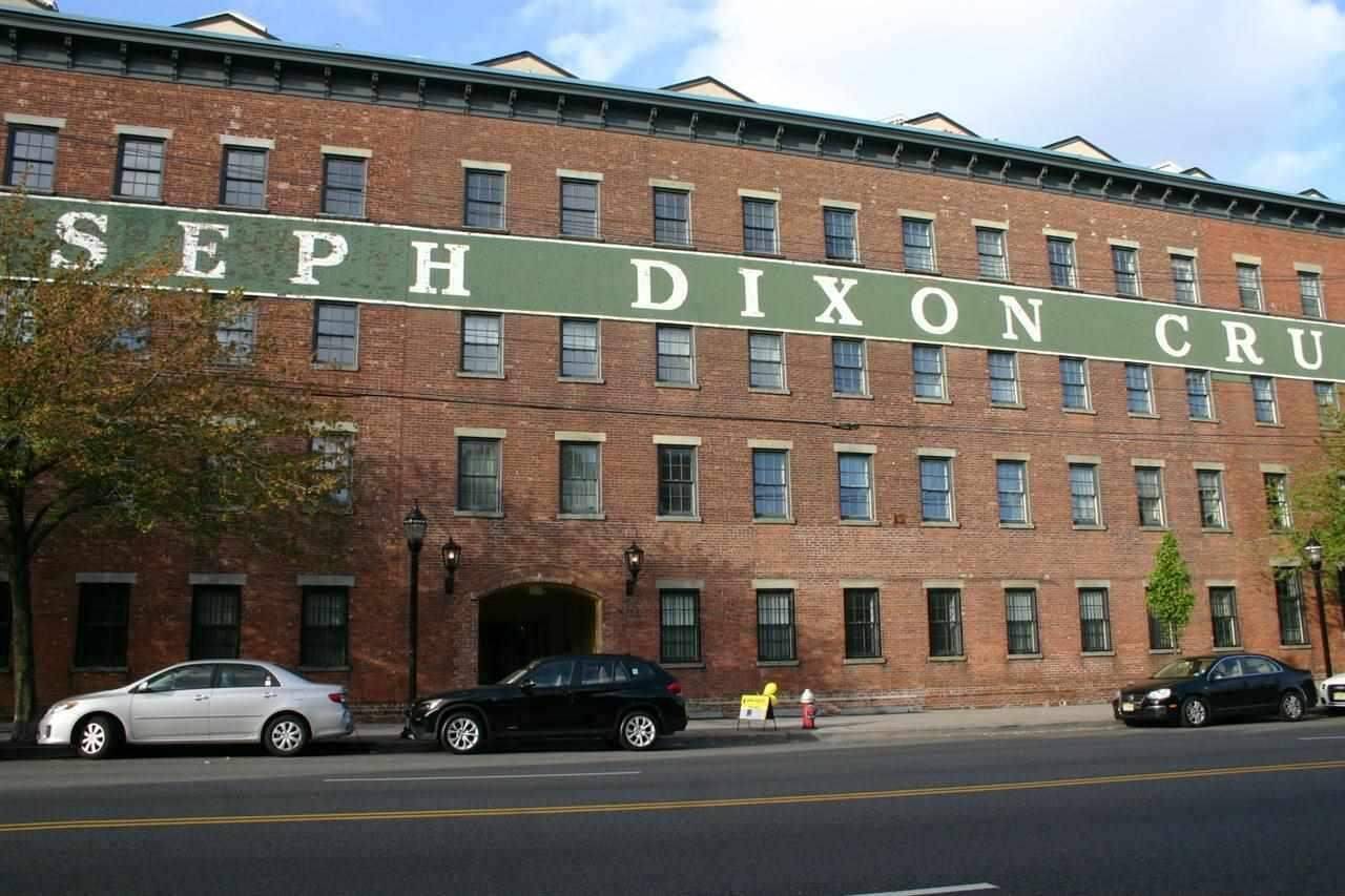 Large Studio available for immediate occupancy in historic Dixon Mills