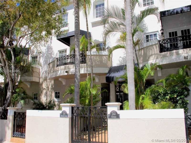 Modern and upgraded 3 story townhouse - Gables Court Twnhms Condo 3 BR Tri-level Miami