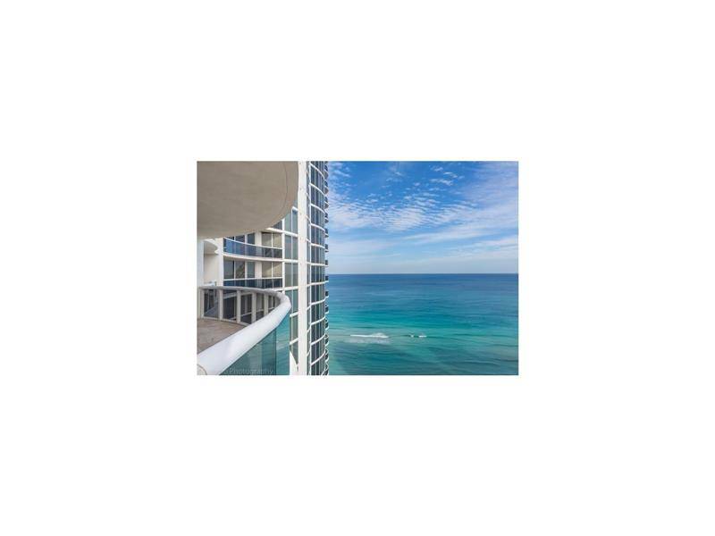 Currently the only 4 bedroom/ 4 - Ocean Four Condo 4 BR Condo Sunny Isles Miami