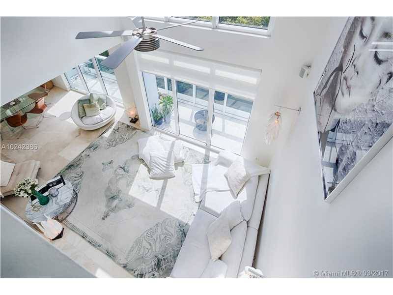 Stunning and private three-story townhouse at the Continuum South Tower