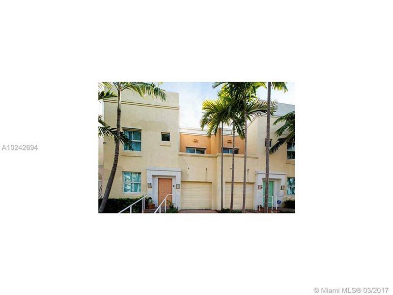 Gorgeous town home with private entrance and garage in beautiful Surfside Beach