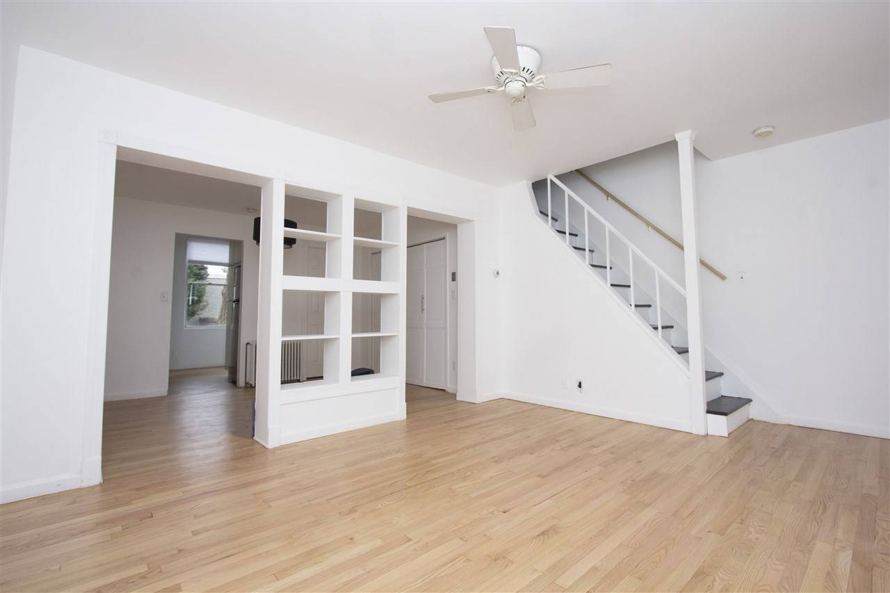 This beautifully renovated 1100 sq ft - 2 BR New Jersey