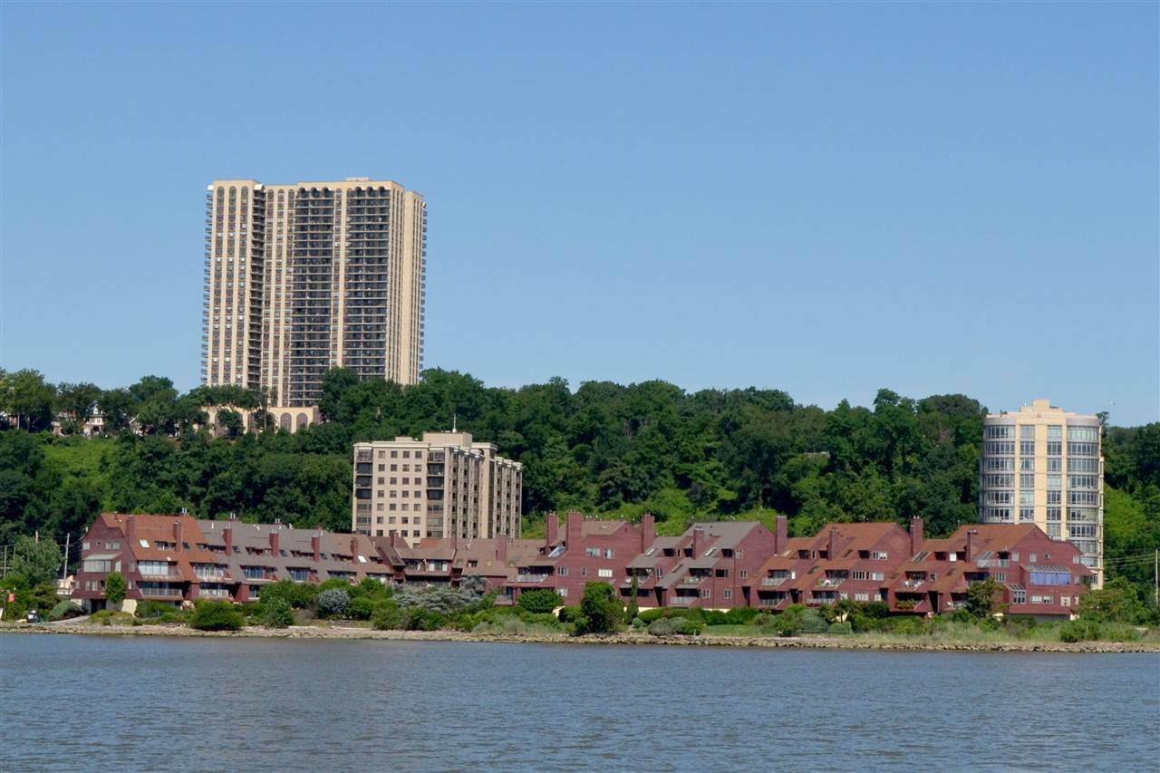 ROC HARBOUR ON HUDSON - 2 BR New Jersey