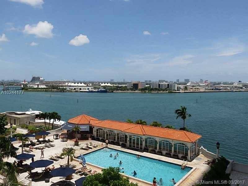 Beautiful 2 bed 2 bath unique unit with huge terraza and amazing views of Biscayne Bay
