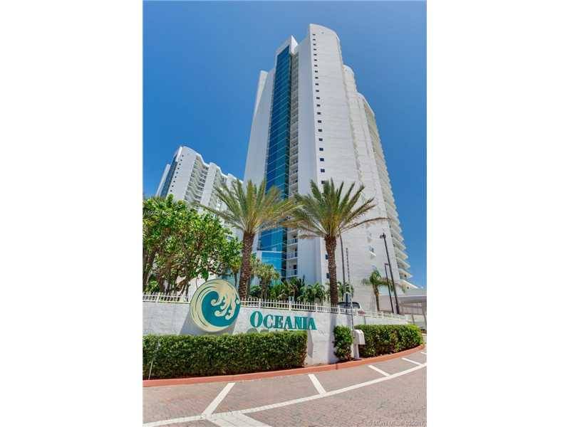 Oceanfront Penthouse Resort Style condo in Oceania